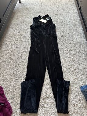 Black Velvet Sleeveless Jumpsuit shinestar gold